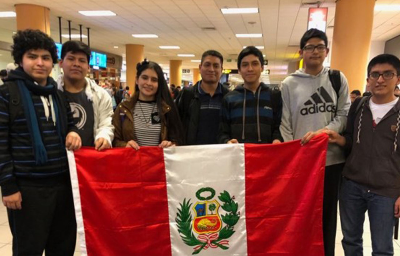 Estudiantes peruanos obtienen 5 medallas en Olimpiada Internacional de Matemática